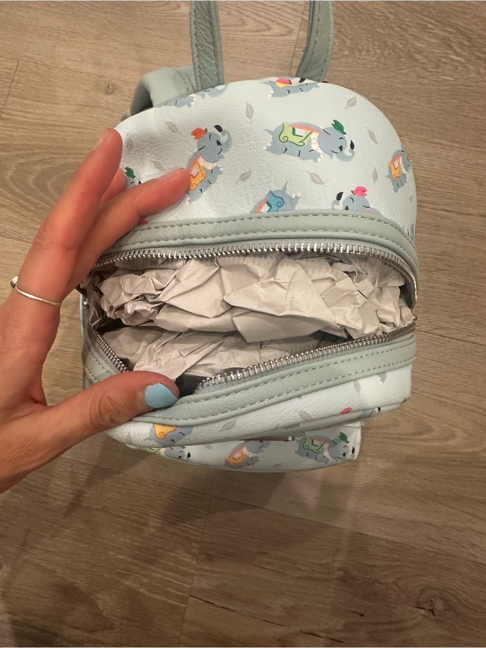 Loungefly Disney Dumbo mini backpack - Picture 7 of 7